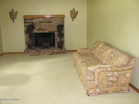 4th image of 421 Hullcrest Blvd