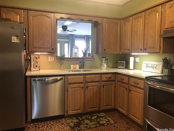 4th image of 902 Jones Dr