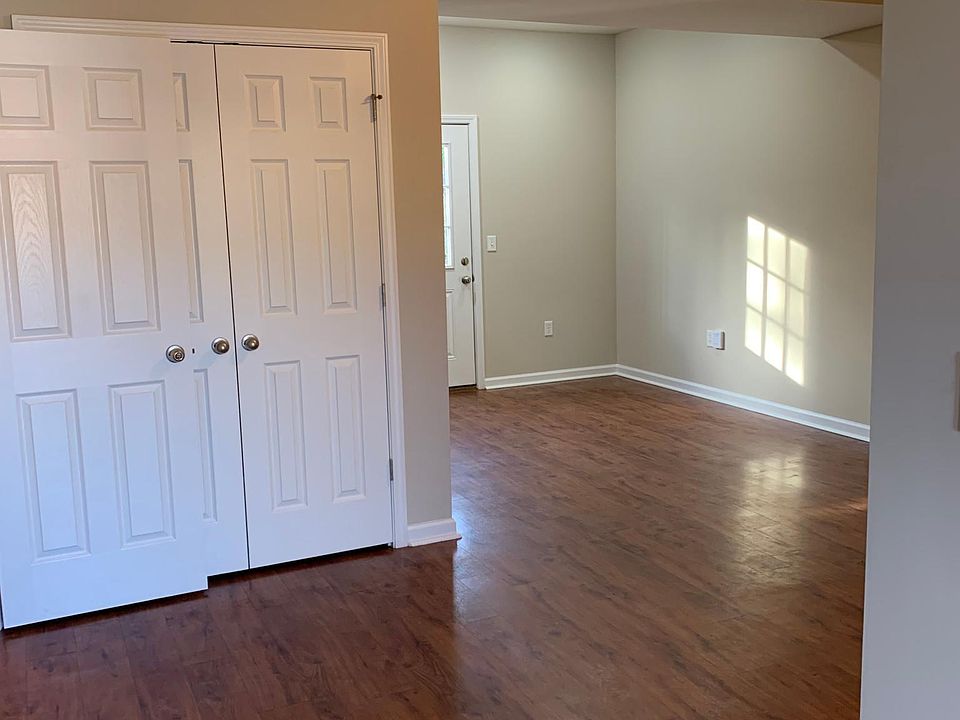 1st image of 826 Melanie Ln