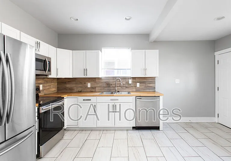 1006 Palmer St — Photo 2