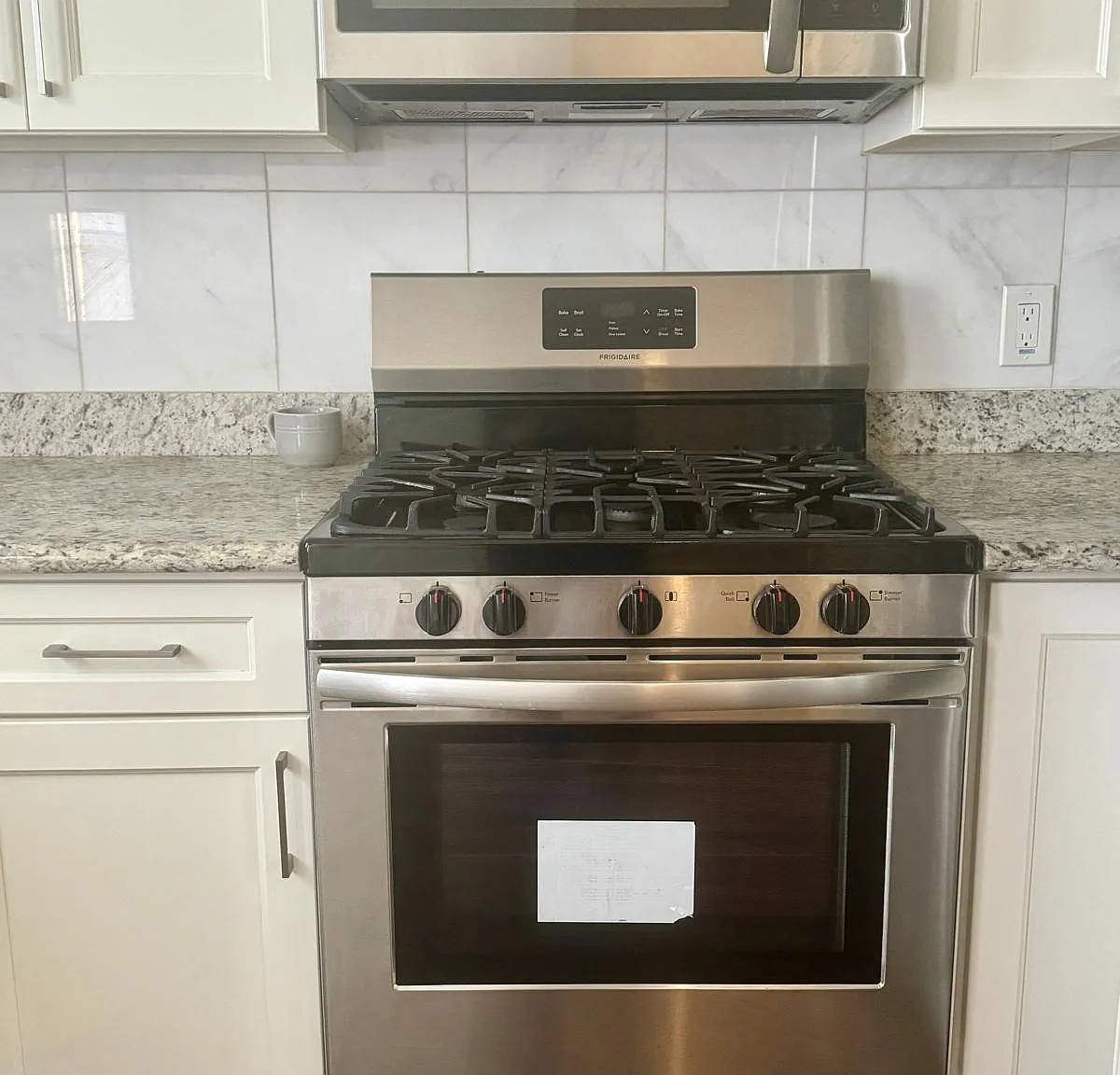 2 bed, 850 sqft, $3,725 — Photo 4