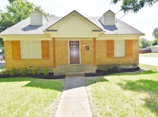 900 S Valley Ridge Dr, Desoto, TX 75115