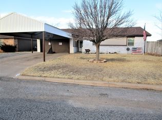 1144 Willow Rd, Pampa, TX 79065