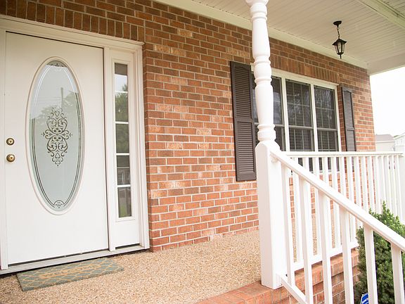 3rd image of 14 Stoneybrook Ln