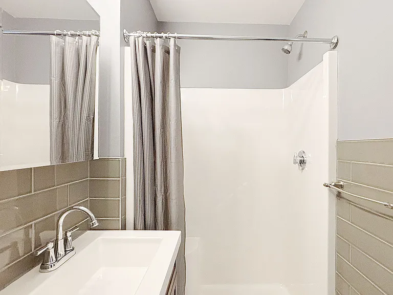 1043 Winthrop Ave — Photo 9