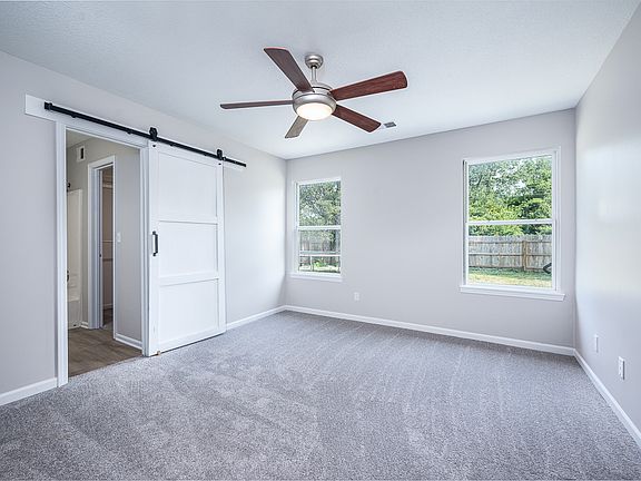 5th image of 2711 E Hickory Ct