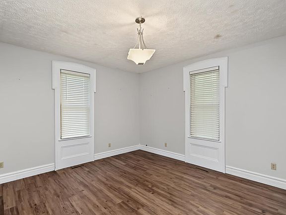 3rd image of 4321 Possum Run Rd