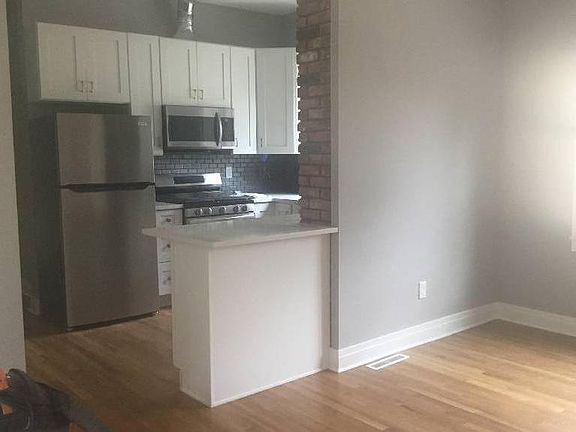 4th image of 825 Elmwood Ave