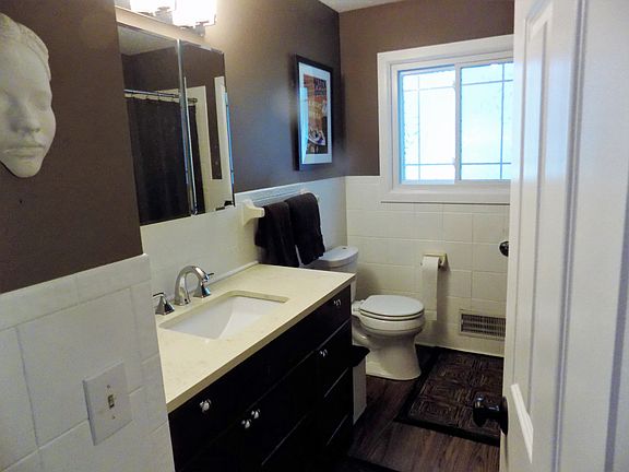Updated full bath - main lev