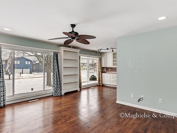 4th image of 6935 Weller Dr NE