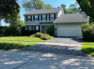 921 Wood Ave, Geneva, IL 60134