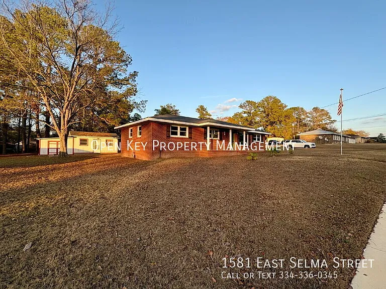 1581 E Selma St — Photo 4