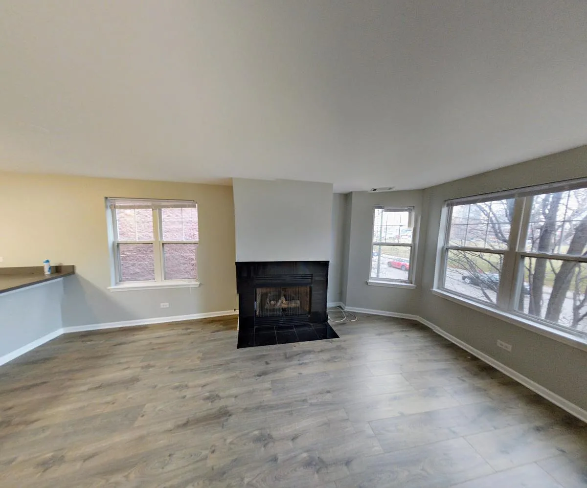 665 W Division Street — Photo 2