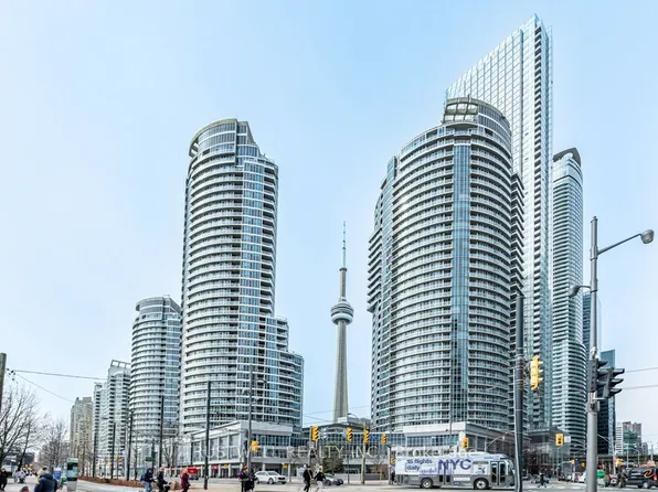 208 Queens Quay W #511, Toronto, ON M5J 2Y5