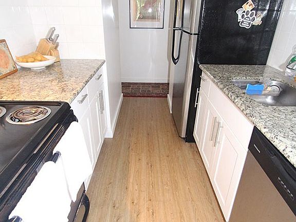 5th image of 3921 15th Ave S #A-27