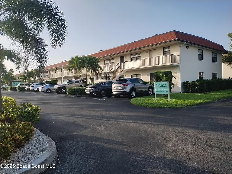 200 Saint Lucie Ln #204 — Photo 2
