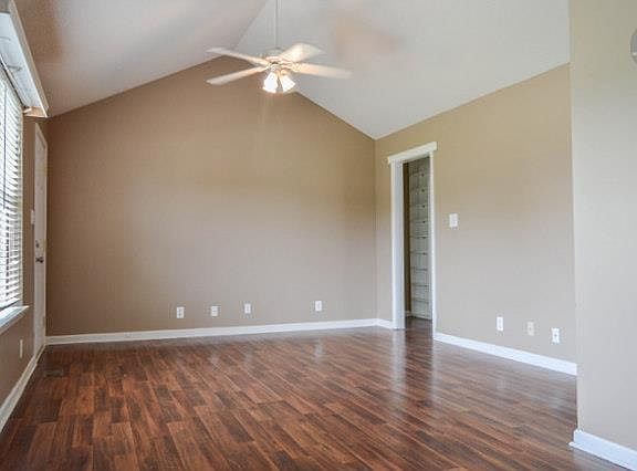 3rd image of 2809 Summertree Ln