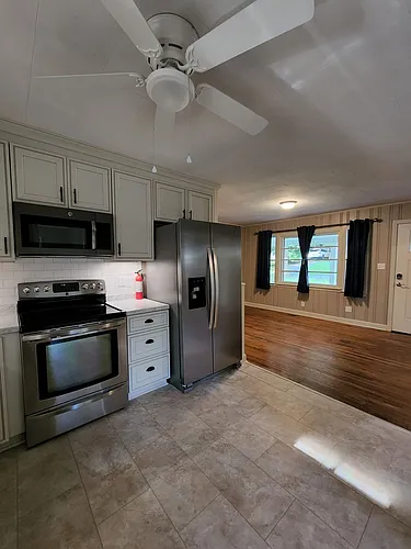 106 Louisa St Photo 1