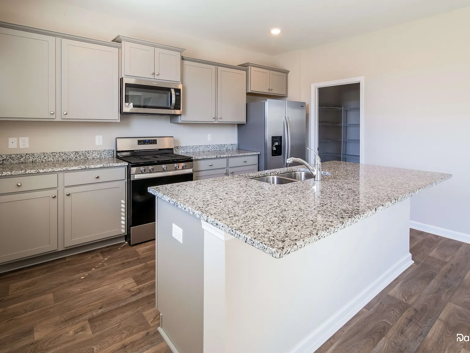 4 bed, 2.5 bath, 2340 sqft, $2,635 — Photo 4