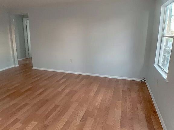 4th image of 526 5th Ave W Unit B