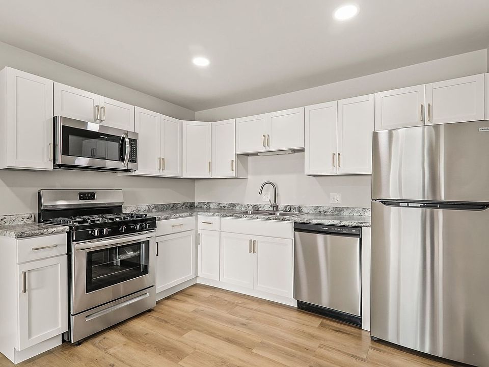 1st image of 124-132 S Bird St #208-4