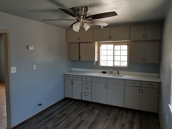 5th image of 1476 S Mountain View Ave