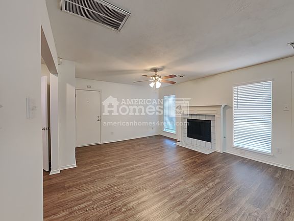 3rd image of 1103 Lochmoor Ln