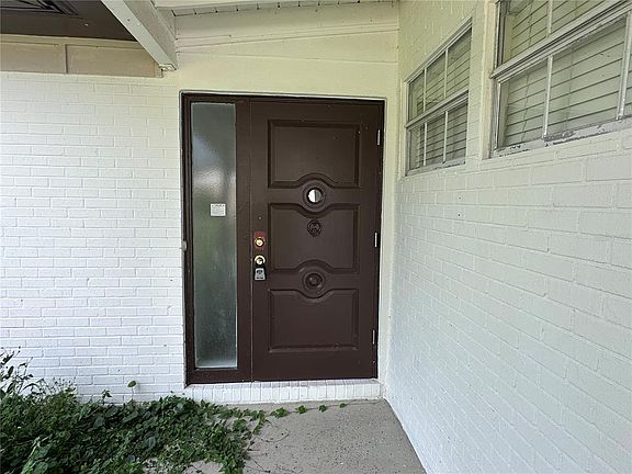 3rd image of 503 BROXBURN AVENUE
