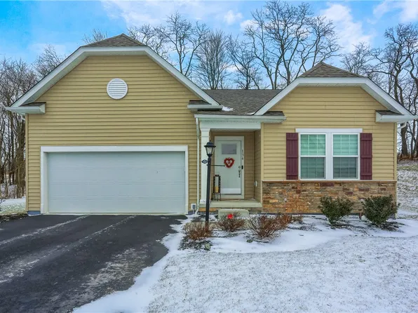 136 Cameron Square Dr, Evans City, PA 16033