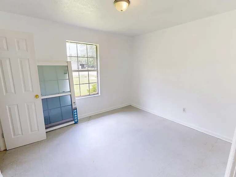 1112 Pinder Ln — Photo 11