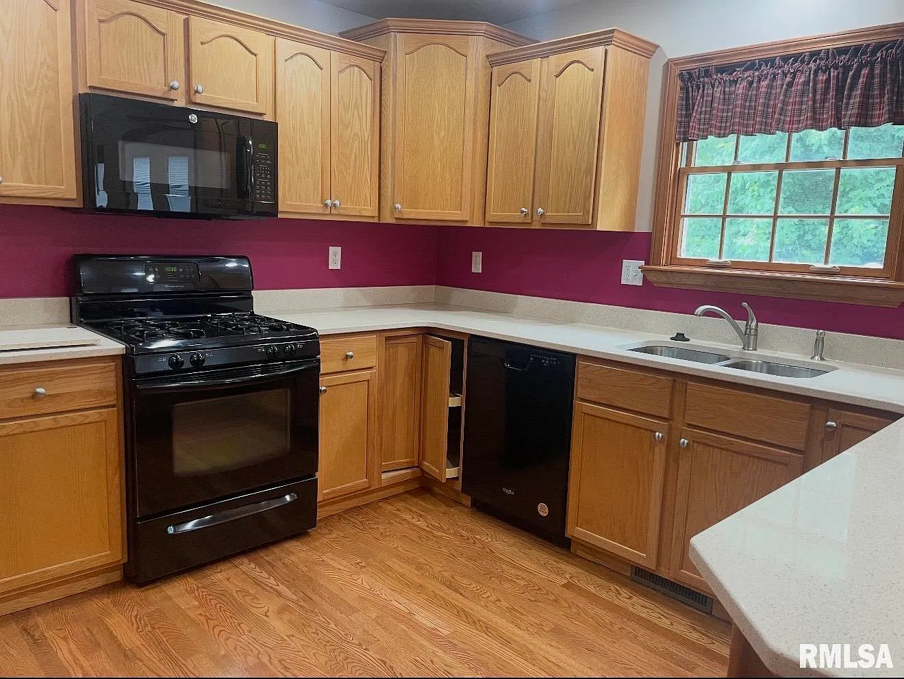2 bed, 2.0 bath, 1570 sqft, $2,000 — Photo 4