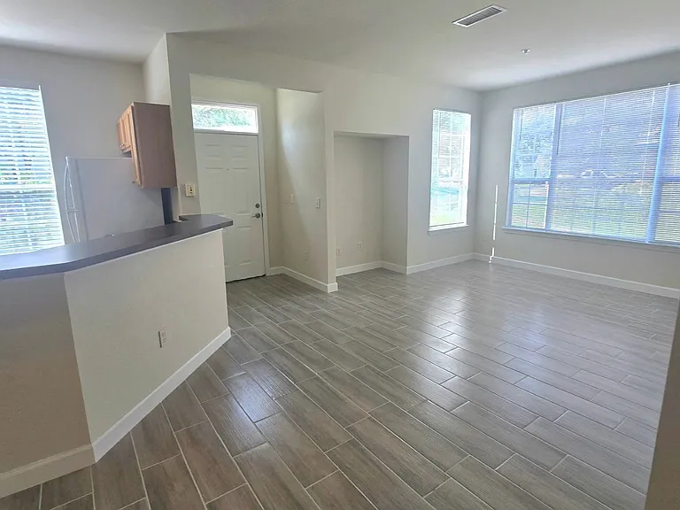 9013 Lee Vista Blvd — Photo 2