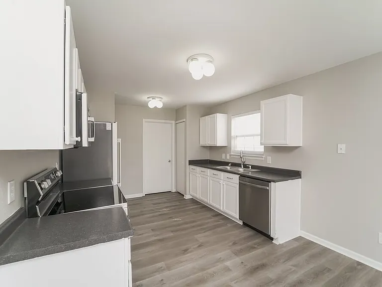 822 Littleton Dr — Photo 8