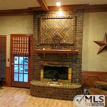3rd image of 504 Silverleaf Ct