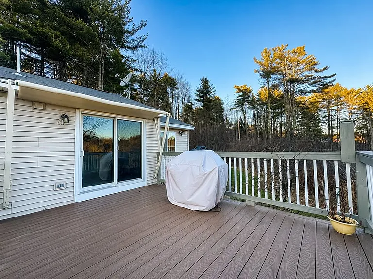 129 Lawrence Rd — Photo 17