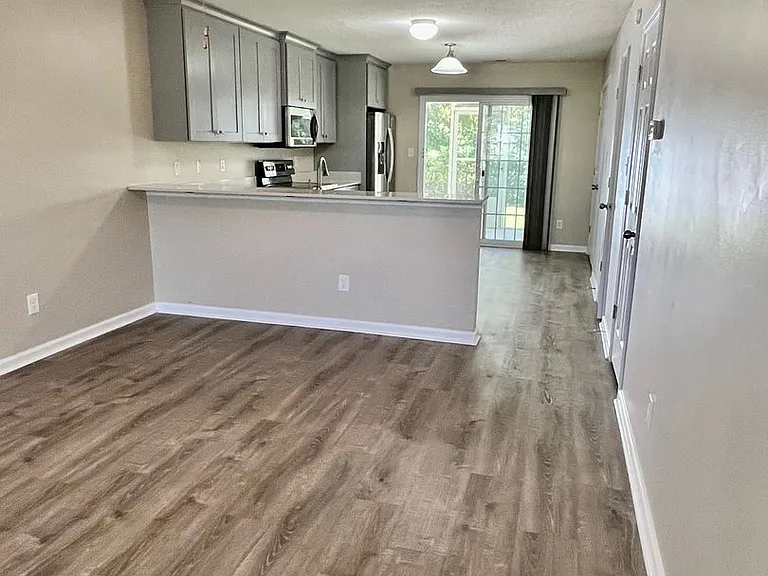 4000 Banister Loop — Photo 4