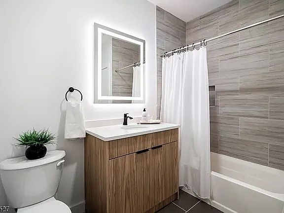 2nd image of 310 W Jersey St #404
