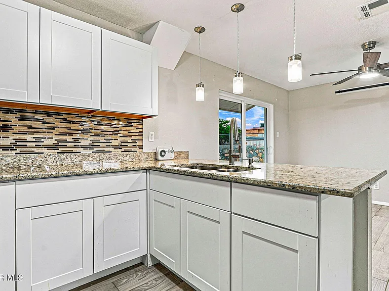 11524 Meadowbrook Dr — Photo 15