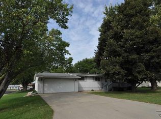 405 N Elm St, Lennox, SD 57039