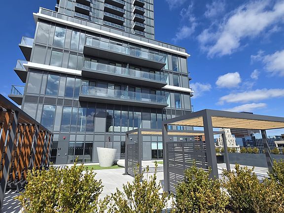 3rd image of 75 James St S #624