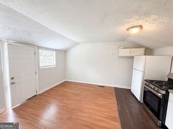 3rd image of 1396 Pine Dr