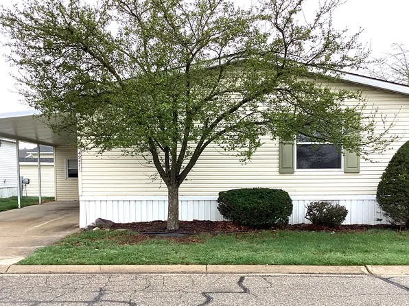 49471 Wintergreen Dr #453, Utica, MI 48315