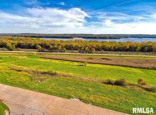 3492 Old Highway Rd, Muscatine, IA 52761