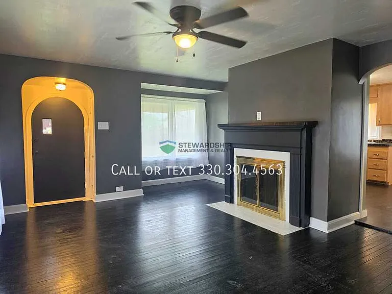 2119 Maple Ave NE — Photo 4