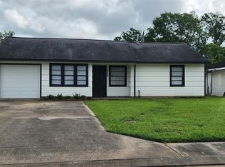 113 Laurel St, Lake Jackson, TX 77566