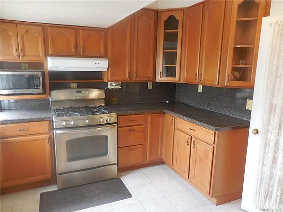 4th image of 2 Hillside Ct Floor 2