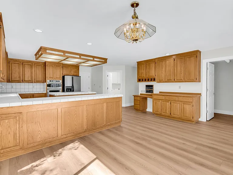 5650 Edgeview Dr — Photo 23
