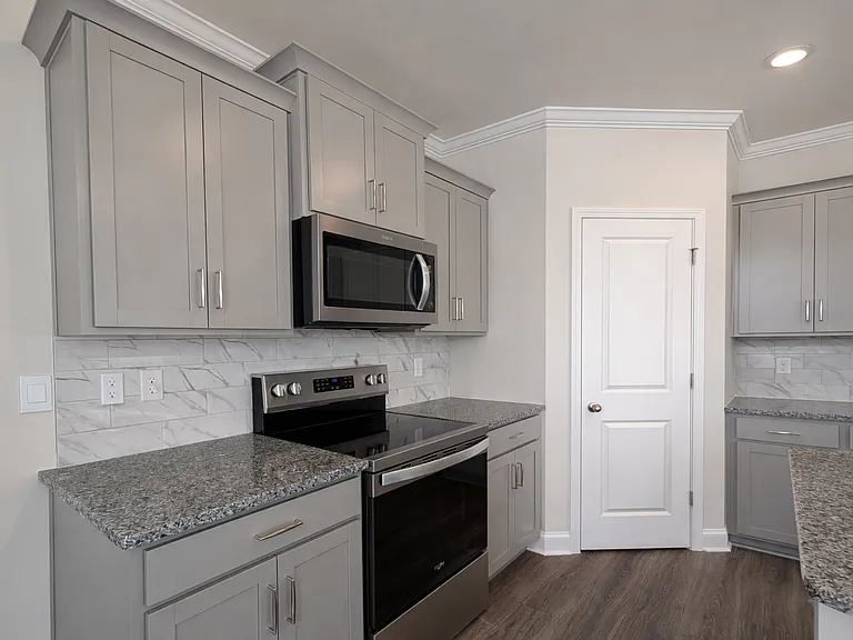 381 Creekview Rd — Photo 7