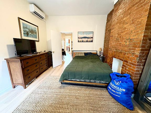 3rd image of 112 15th St #3