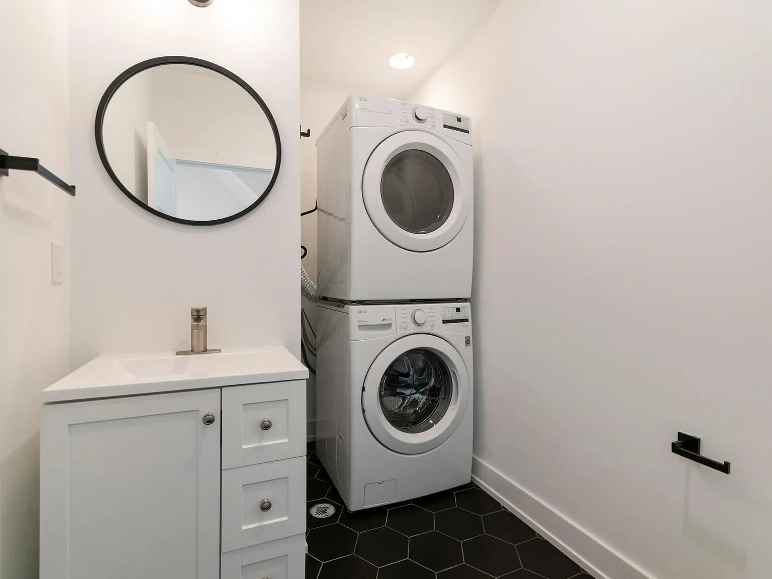 2 bed, 2.5 bath, 1200 sqft, $1,650 — Photo 4